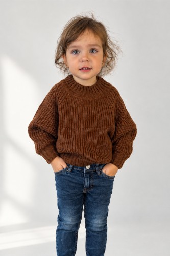 Sweter-dzianinowy-brazowy-minimalistyczny.jpg