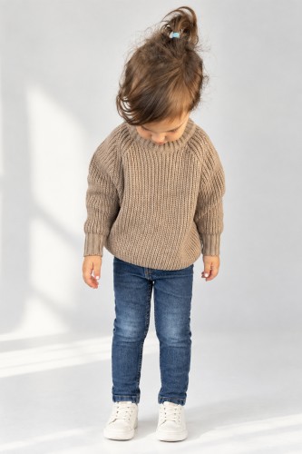 Sweter-dzianinowy-bezowy-minimalistyczny.jpg