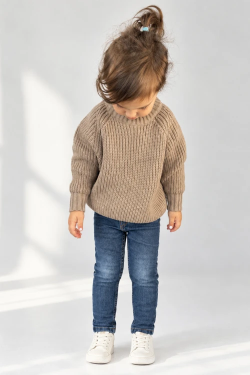 Sweter-dzianinowy-bezowy-minimalistyczny.jpg