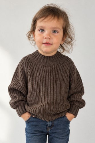 Sweter-dzianinowy-czekoladowy-minimalistyczny.jpg